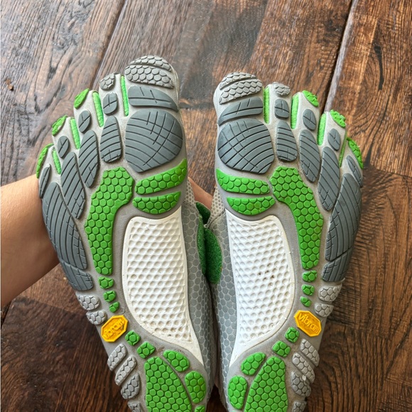 Vibram women’s FiveFinger bikila barefoot running shoes white green size 36/ 6 - Picture 4 of 10